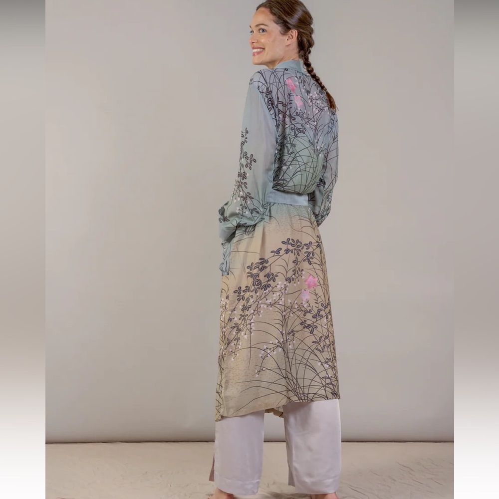 NWT One Hundred Stars Dunes Grey Gown Robe Kimono Jacket Belted Floral